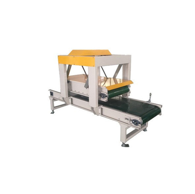 Bag flattening conveyor,bag flattener and shaping conveyor